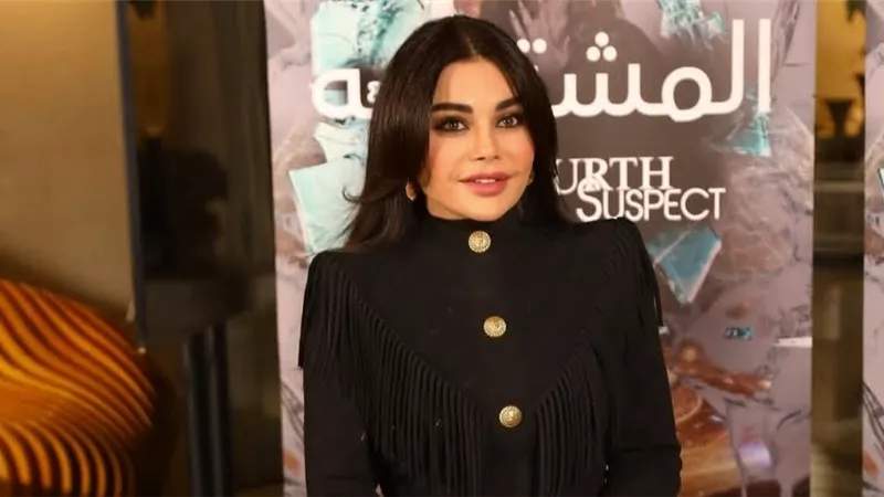 هيفاء وهبي تتألق بفستان أسود من Balmain في أحدث ظهور لها 