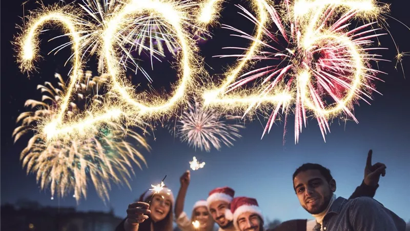 10 خطوات عليك اتخاذها في 2025 لتحقيق السعادة  