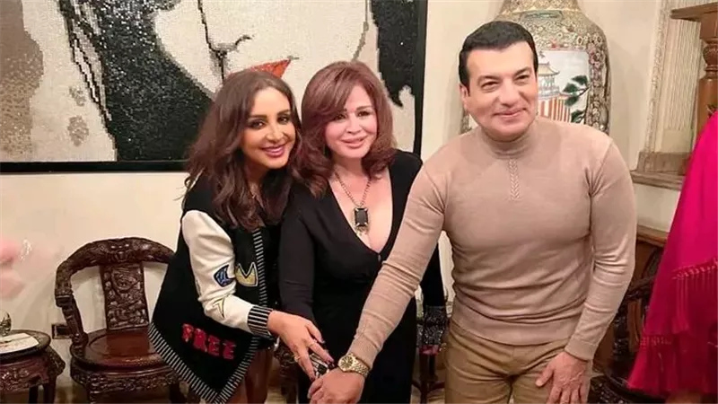 بحضور يسرا وأنغام ومنة شلبي.. نجوم الفن يحتفلون بعيد ميلاد إلهام شاهين في منزلها  