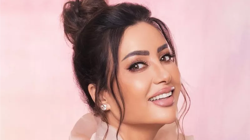 لطيفة تتألق بإطلالة شبابية من توقيع  Soucha Mlihigueفي أحدث ظهور لها 