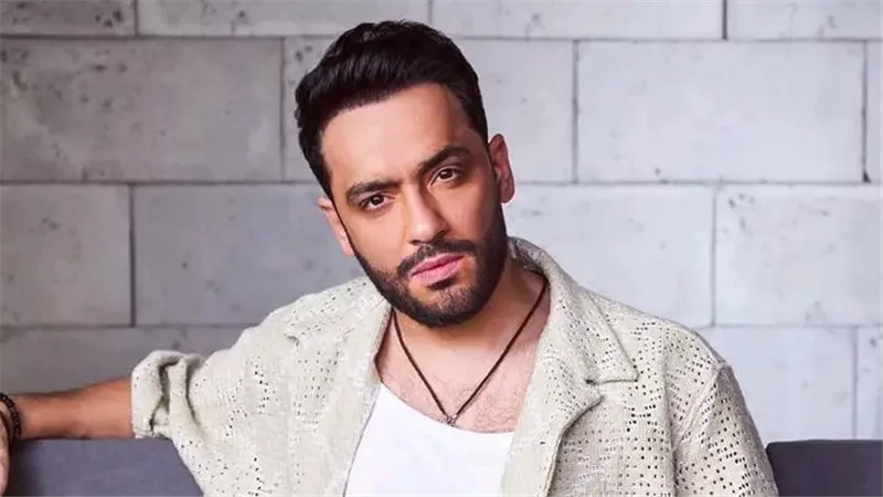 رامي جمال يروج لأحدث أغانيه 