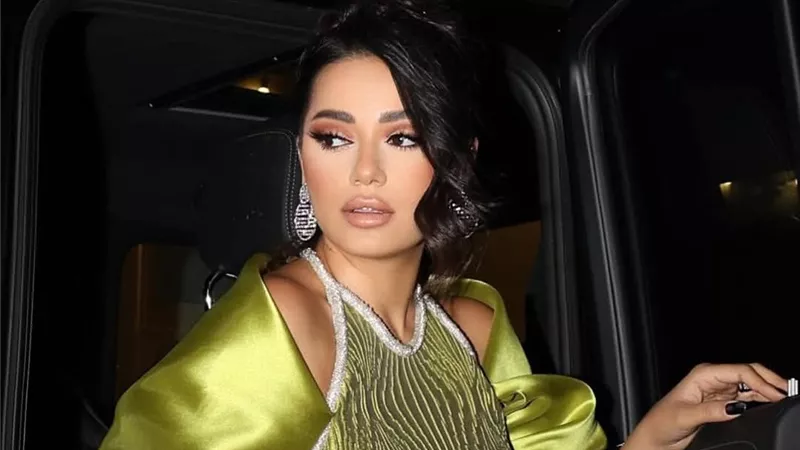  رحمة رياض تخطف الأنظار بالأخضر النيون من توقيع إيليو أبو فيصل في X Factor