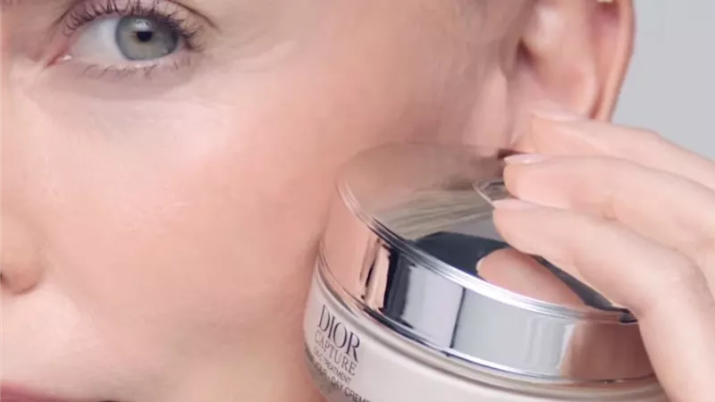 Dior تكشف عن سر الشباب الأبدي مع مجموعة 