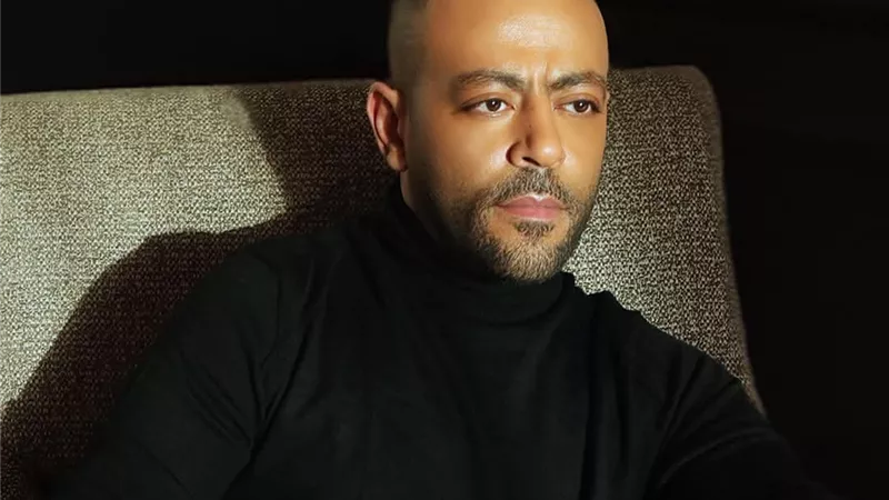 تامر عاشور يغادر نيويورك متجها إلى الرياض لحضور حفل جوي أورد