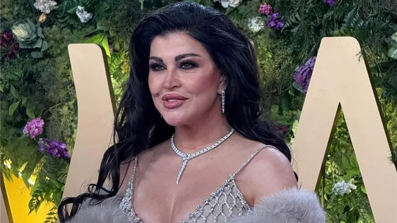 بدء توافد النجوم على السجادة الحمراء لحفل توزيع جوائز Joy Awards