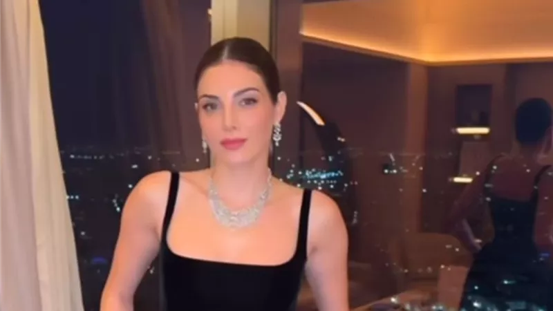 رزان جمال بتصميم من دار الأزياء العالمية Dior في حفل Joy Awards