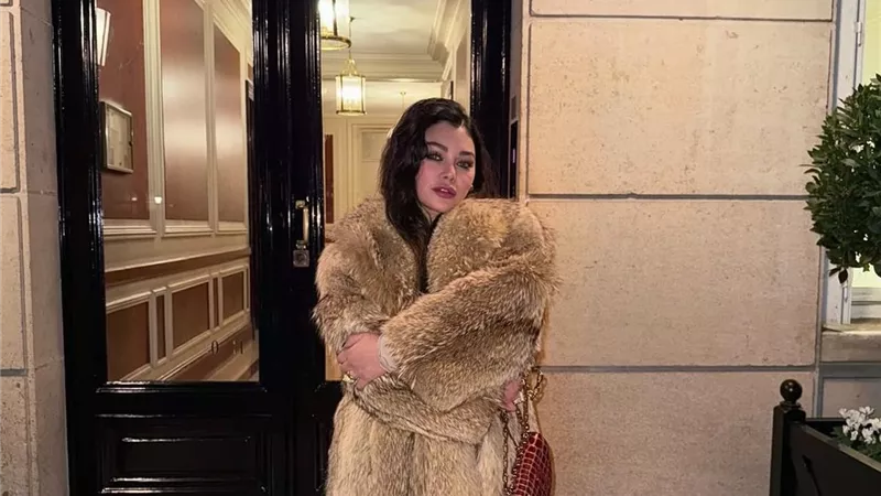 هيفاء وهبي تخطف الأنظار بإطلالة جريئة تجمع بين توم فورد وكريستيان لوبوتان