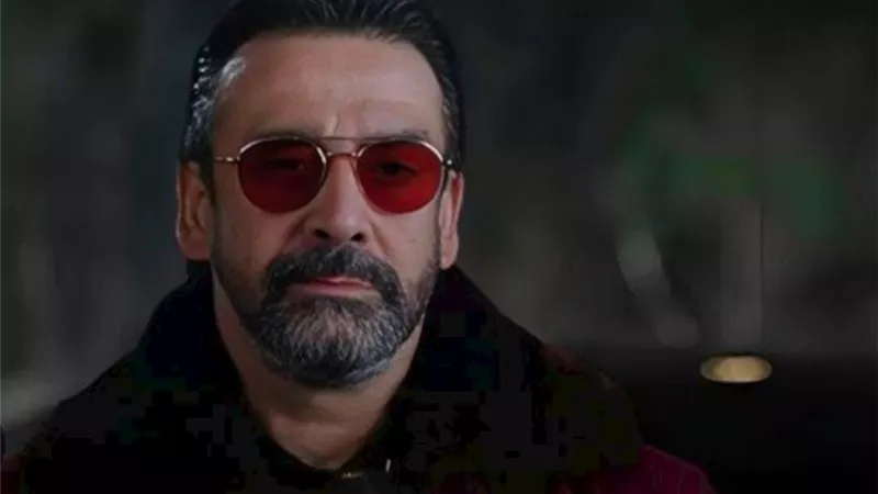 كريم عبد العزيز بعد تكريم والده في Joy Awards 2025: 