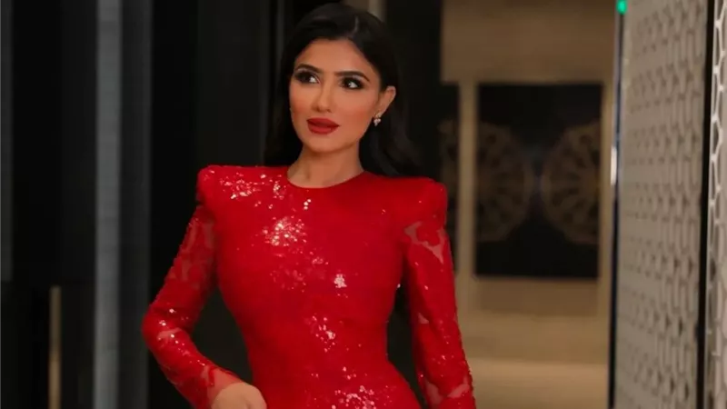 مي عمر تتألق بإطلالة جذابة في حفل Joy Awards بتصميم نعيم خان