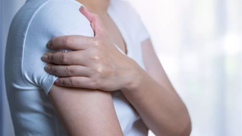 5 أعراض جسدية يسببها الاكتئاب.. أبرزها التعب المستمر وألم المعدة والمفاصل