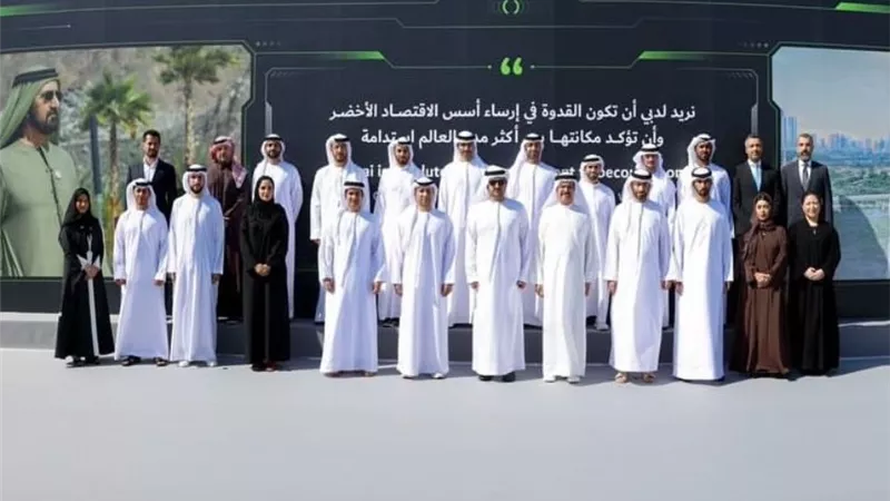 الشيخ مكتوم بن محمد يفتتح مركز البيانات الأخضر في دبي لتعزيز الاستدامة الرقمية