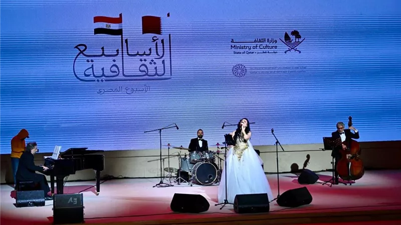 بالصور..أميرة سليم تغني لداليدا ونجاة الصغيرة في حفلها بقطر