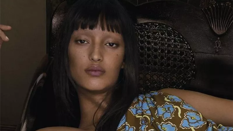 حملة Versace 2025 تقدم مجموعة جديدة تحتفل بالابتكار والتفرد