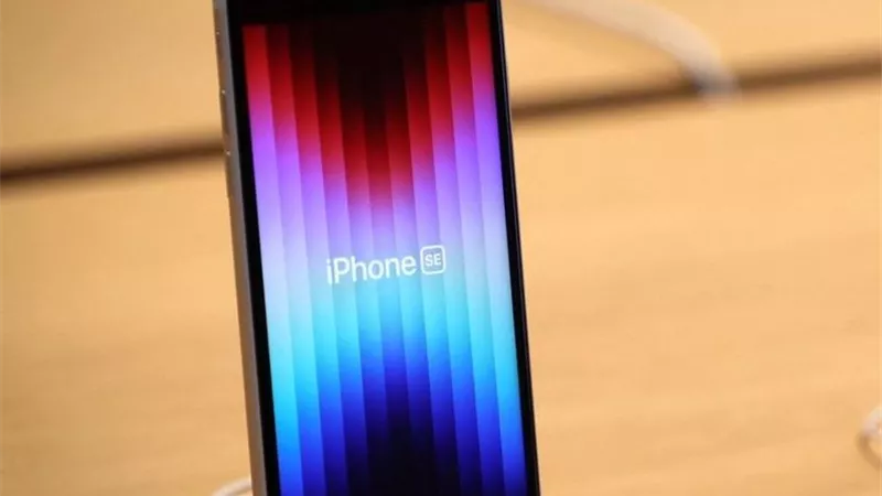أبل تكشف عن iPhone SE في خطوة لتعزيز النمو والتوسع العالمي