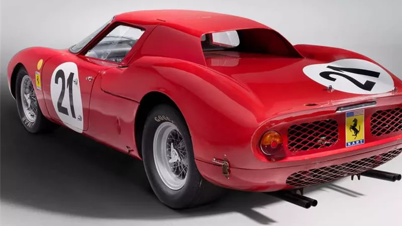  فيراري LM250 تباع بـ34.9 مليون يورو في مزاد باريس