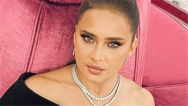 نيللي كريم: 