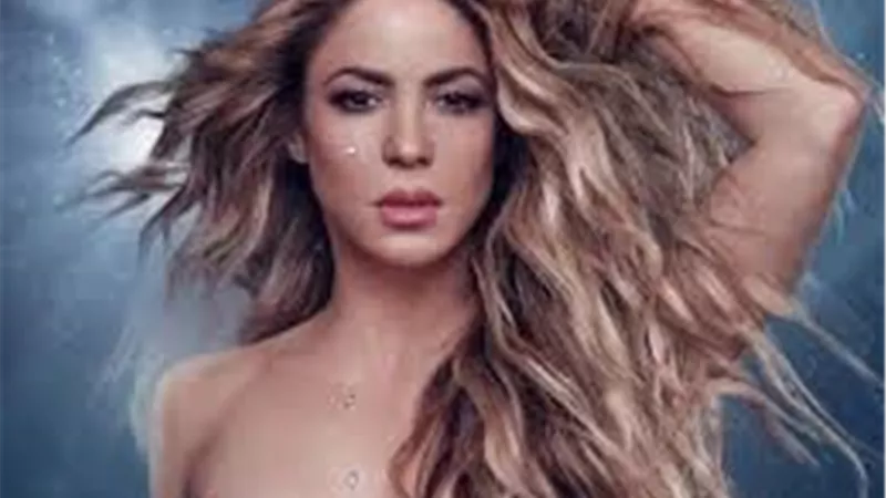 شاكيرا تشعل الأضواء بإطلالة ساحرة بفستان مرصع بالكريستال من توقيع  زهير مراد