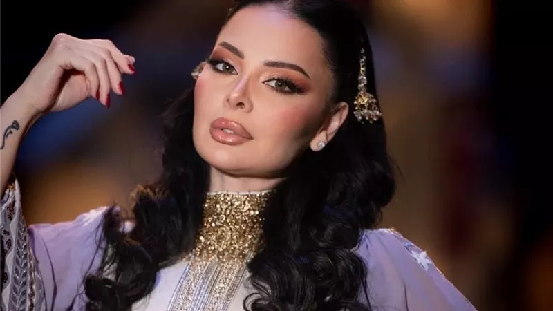 ديانا كرزون تتألق بإطلالة ساحرة من توقيع  Thaher baqer 