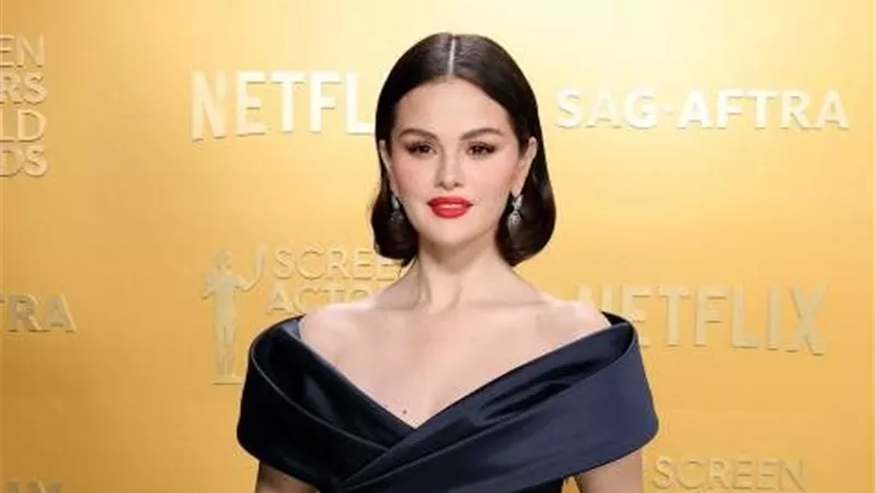 من وراء إطلالة سيلينا غوميز في حفل SAG Awards 2025 ؟
