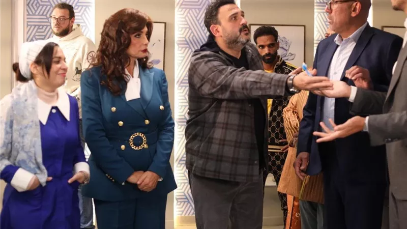 أكرم حسني تطارده الأشباح في الحلقة الأولى من مسلسل 
