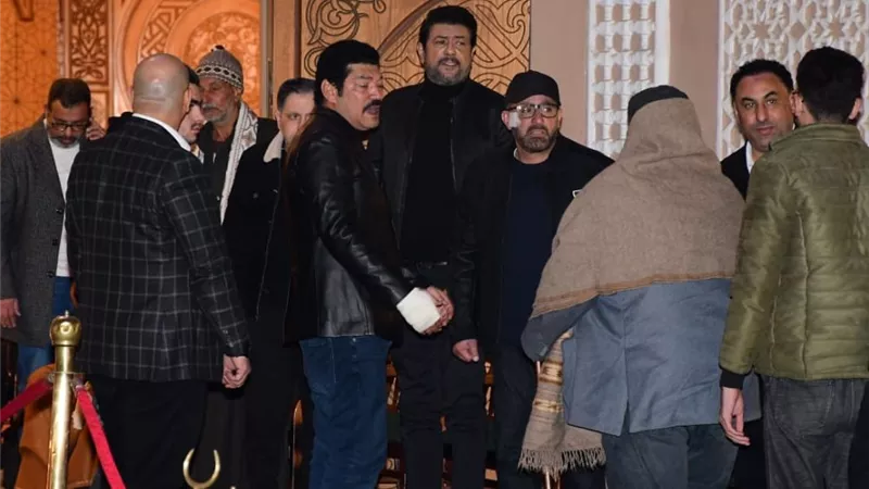  الفنان أحمد السقا في عزاء والدة باسم سمرة بأول ظهور له بعد تعرضه لحادث