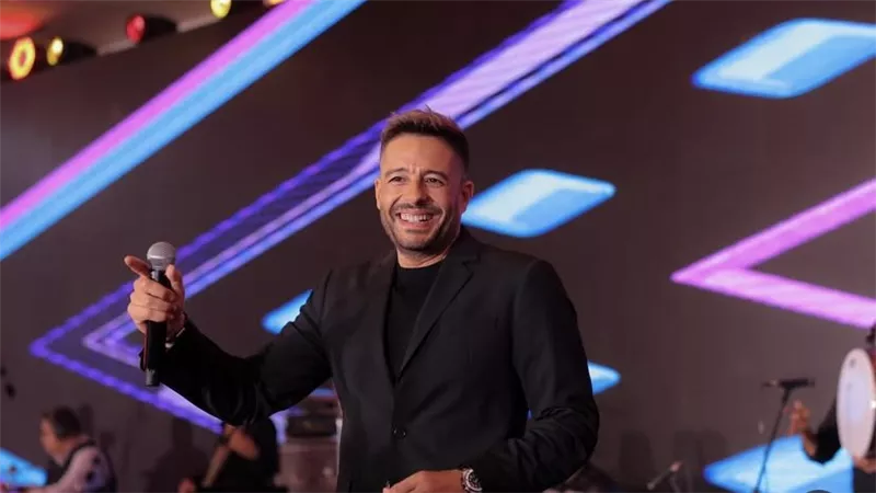 بعد خروجه من المستشفى.. محمد حماقي يطمئن جمهوره: 