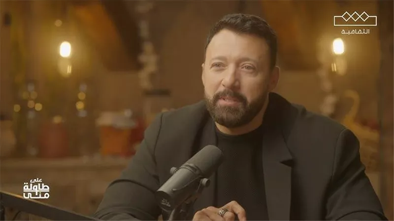 أحمد فهمي يروي قصة مؤثرة عن والدته ويتسبب في بكاء منى موصلي في بودكاست 