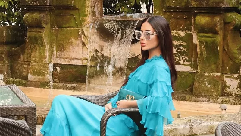 ديما الأسدي تختار إطلالة مميزة من 