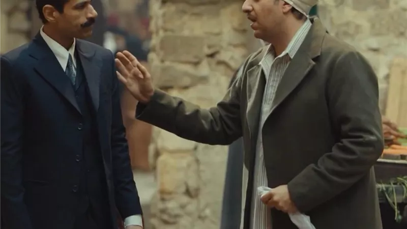 مسلسل النص الحلقة السادسة: صدقي صخر يتعلم أساليب النشل من أحمد أمين 