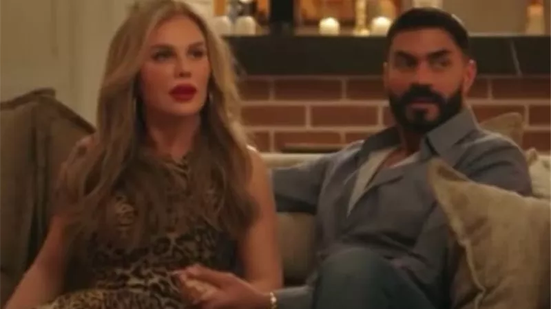 نيكول سابا تضرب ياسمين عبد العزيز في 