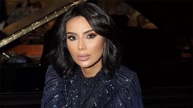 لبنى عبدالعزيز في 
