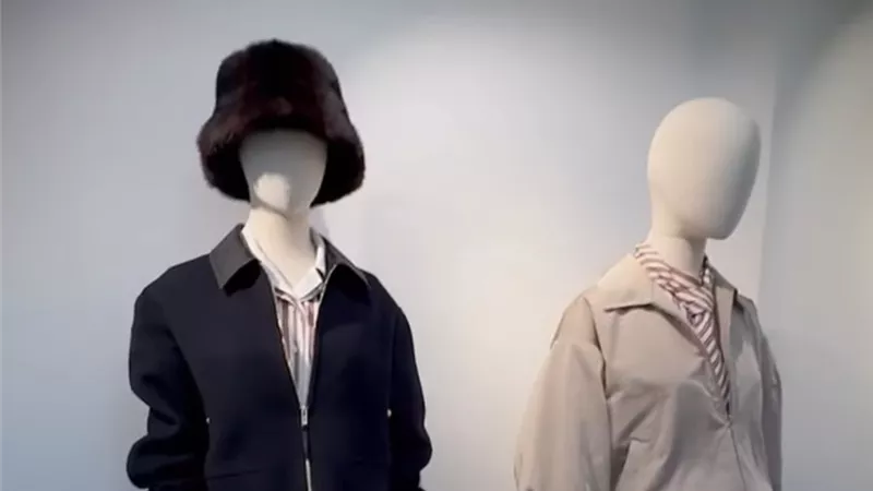   Claudie Pierlot تكشف النقاب عن مجموعتها الجديدة في باريس 