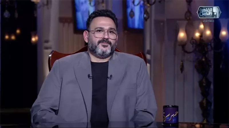 أكرم حسني: 