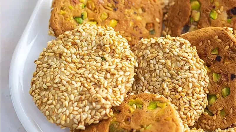 قبل العيد.. حضري البرازق بالسمسم والفستق الحلبي على الطريقة السورية 