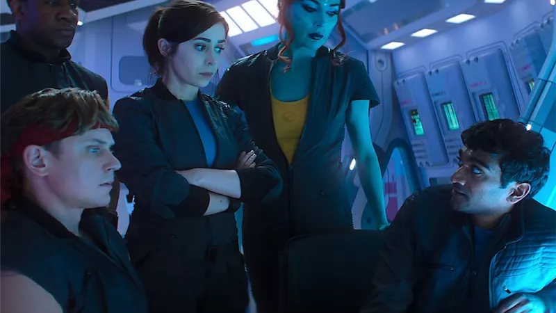 طرح إعلان مسلسل Black Mirror 7 على 