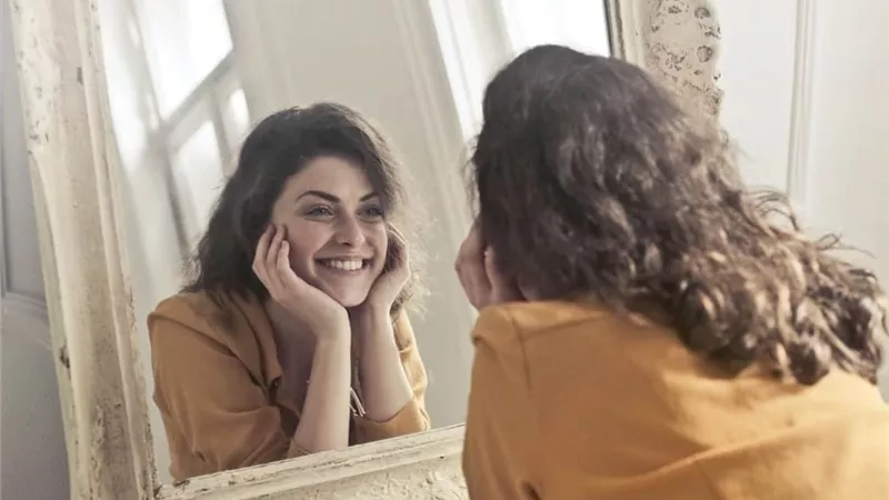  التحدث مع النفس.. هل هو مفيد أم علامة على المرض النفسي؟ 