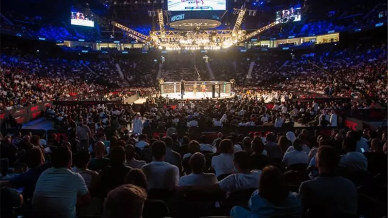 أبوظبي تحتضن ليلة النزال من UFC إثارة عالمية وتجارب سياحية فاخرة