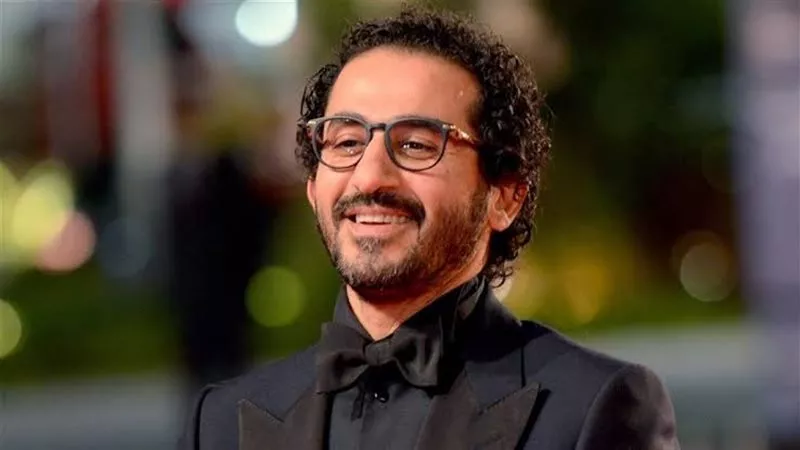 تصرف كوميدي من أحمد حلمي لحظة تكريمه بمهرجان هوليوود للفيلم العربي