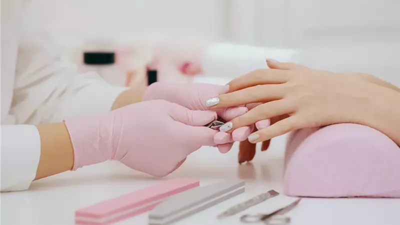 عادات يومية خاطئة تؤثر على نمو الأظافر.. دليلك لتجنبها 