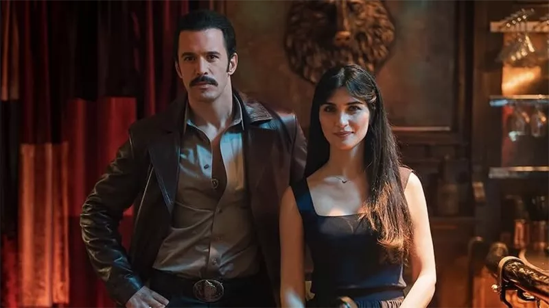 أول ظهور لتوبا بويوكستون وباريش أردوتش من كواليس 