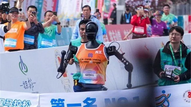 بكين تشهد أول سباق نصف ماراثون للروبوتات في خطوة نحو المستقبل