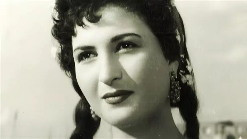 في ذكرى رحيل نعيمة عاكف.. فراشة الفن التي رقصت للحياة وغابت في صمت 