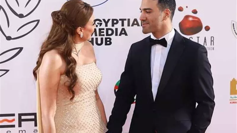 بشرى وزوجها خالد حميدة يخطفان الأضواء على ريد كاربت مهرجان الإسكندرية للفيلم القصير