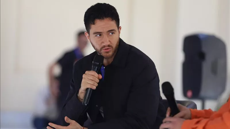 أحمد مالك: المسرح هو البداية الحقيقية للفنان.. ولا أهتم بالمشاركة في الأفلام العالمية 