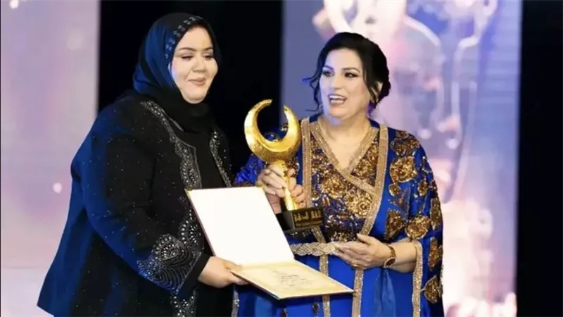 عبير الترهوني تفوز بجائزة الهلال الذهبي كأفضل ممثلة كوميدية عن 