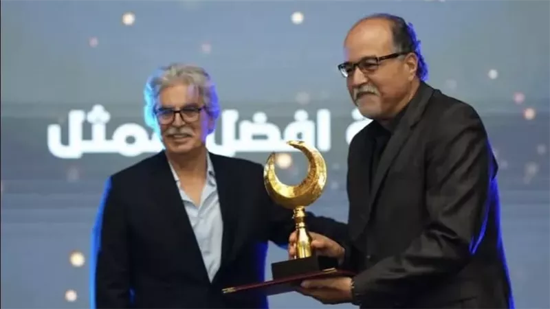أنور البلعزي يفوز بجائزة الهلال الذهبي كأفضل ممثل عن دوره في
