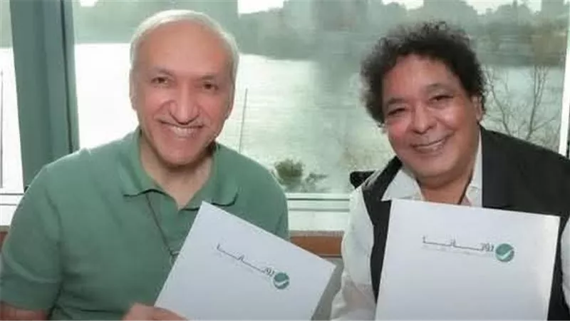 بالصور.. محمد منير يعود إلى روتانا بألبوم جديد