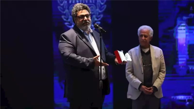 منح مهندس الصوت مصطفى شعبان والمخرج عماد ماهر درع هيباتيا الذهبية بمهرجان الإسكندرية