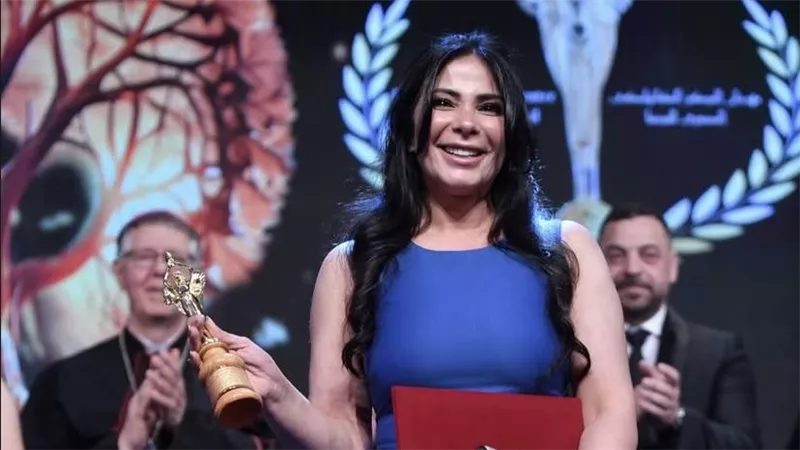 أول تعليق من منى زكي بعد فوزها بجائزة أفضل ممثلة عن 