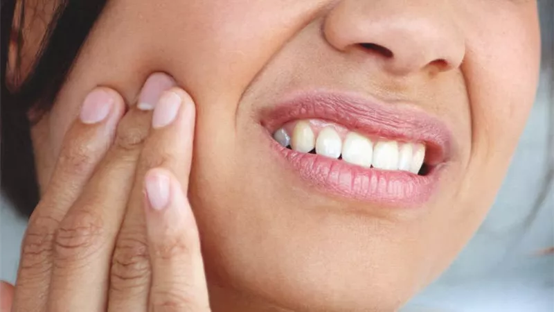 أعراض التهاب اللثة متعددة.. كيف يمكنك الوقاية منها؟ 